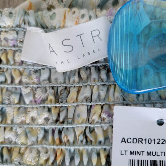 NWT ASTR the Label Tiered Eyelet Green Multifloral Summer Maxi Dress Sz Large - Picture 8 of 14